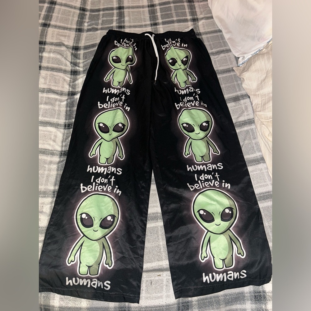 Alien Graphic Wide Leg Lounge Pants - Black & Green